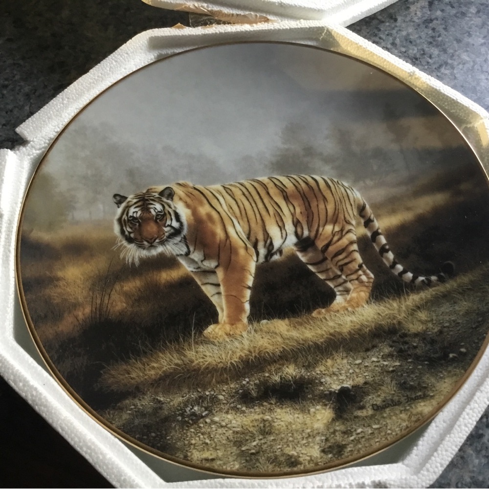 Majestic Tiger Art Plate